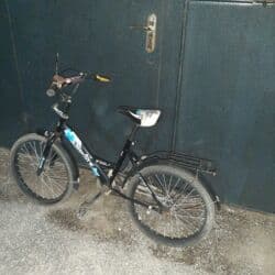 Süni güllər: Velosipet 20 lik. Hec bir problemi yoxdur Qiymet 50 azn. Unvan Bine — 2