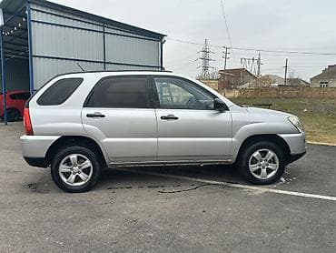 arxa bufer: Kia Sportage – gümüşü rəngdə kompakt krossover/SUV Xüsusiyyətlər: - — 6