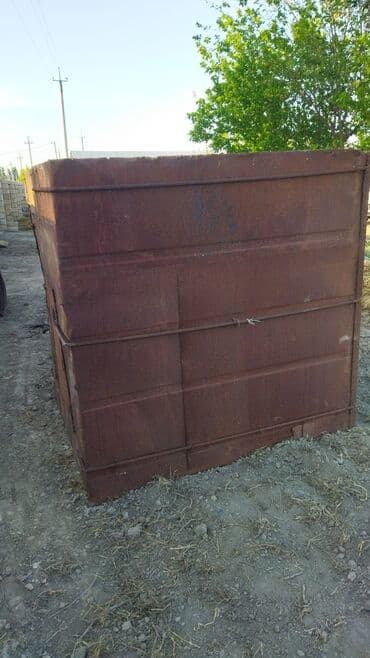 dəmir konteyner: Paslı dəmir qutu, müxtəlif məqsədlər üçün uyğundur. Kənd — 1