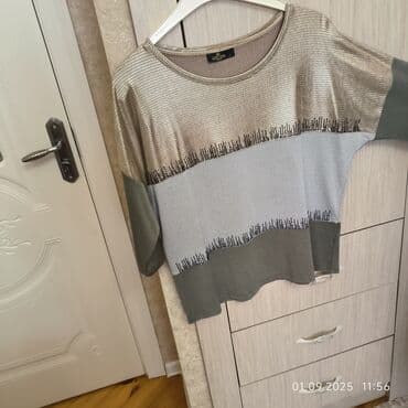 qadınlar ucun cimərlik şortları: Qadınlar üçün üç rəngli, qısaqol üst geyim. Parçanın yuxarı hissəsi — 4