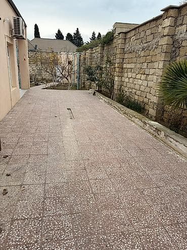 binədə ev: 8 otaq, 430 kv. m, Orta təmir — 7