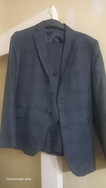 - Kişi kostyumu – 3 hissəli dəst: pencək, jilet, şalvar - Rəng: tünd