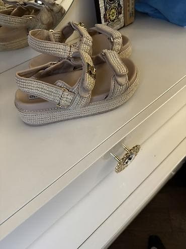 Tuflilər: Steve Madden qadın sandal - Model: platformalı sandal - Rəng: açıq — 2