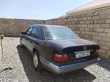 arxa şuşə: Mercedes-Benz W124: 2.2 l | 1994 il Sedan — 3