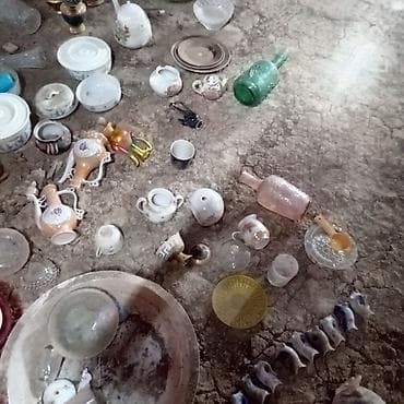 qızıl qələm: Müxtəlif vintage porselen və şüşə məmulatların qarışıq dəsti Tərkib — 2