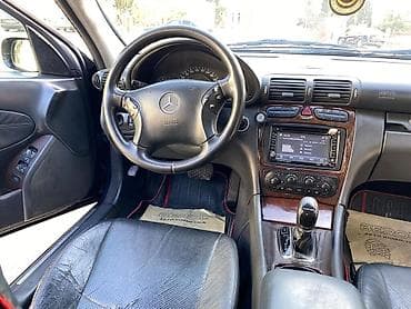 Aksesuarlar və tüninq: Mercedes-Benz C‑Class sedan - Korpus: qara rəng, 4 qapı, yüngül — 4