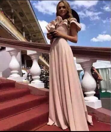 Ziyafət donları: Valentino A class, 1 defe geyinilib, hech bir defekti yoxdur. M-L — 1