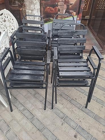 Metaldan karkaslı, taxta lamellərlə hazırlanmış yığıla bilən (üst-üstə