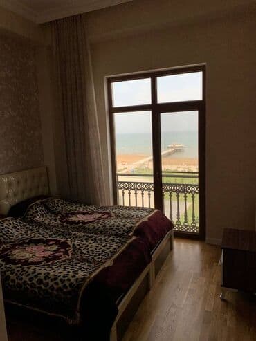 naximovda satilan evler: Sumqayıt şəhəri,Bulvar küçəsi, Krstalda dəniz panaramalı əşyalı 3 otaq — 3