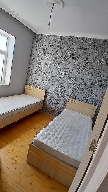 gündəlik kirayə evlər: 2 otaqlı həyət evi - Plan: giriş pilləkənli eyvan, 2 ayrı otaq (yataq — 3