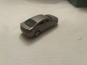 Metal korpuslu, realistik detallara malik sedan tipli miniatür — 8