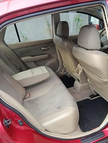 a6 audi: Nissan Tiida: 1.6 l | 2008 il Sedan — 10