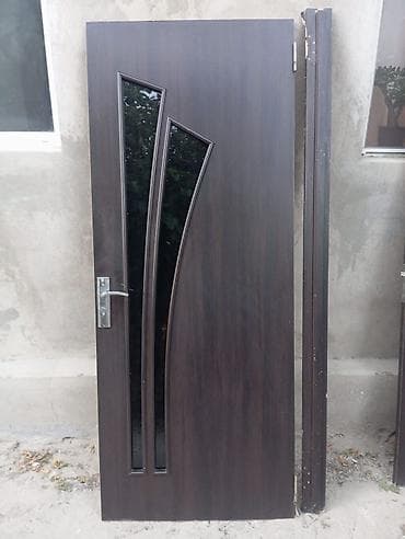 Qapı – dekorativ şüşəli, tünd qəhvəyi rəngdə - Material: ağac əsaslı at lalafo.az Qapı – dekorativ şüşəli, tünd qəhvəyi rəngdə - Material: ağac əsaslı