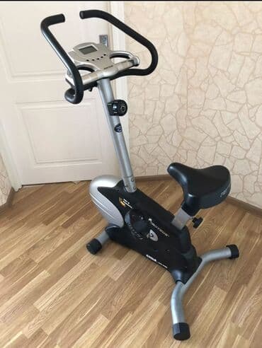 ProTour EX55 modelindən olan stasionar velosiped. Gümüşü və qara