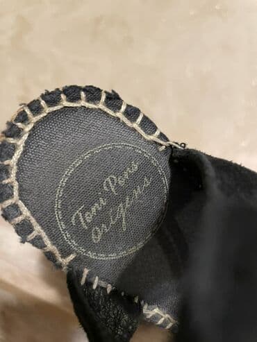 kişilər ucun qacış krossovkaları: • Brend: New Balance (ikili “N” loqolu) • Model tipi — 10