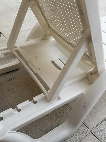 ruminya mebelleri: Şezlong – plastik, ağ rəngdə, işlənmiş. Xüsusiyyətlər: - Tənzimlənən — 2