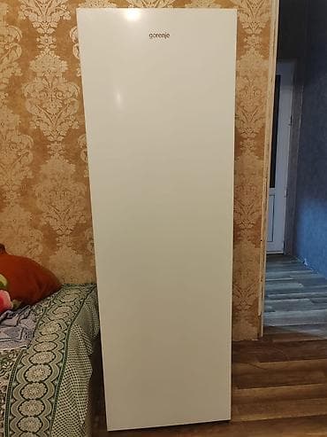 Gorenje dik dayanan dondurucu - Rəng: ağ, minimalist düz qapı dizaynı — 1