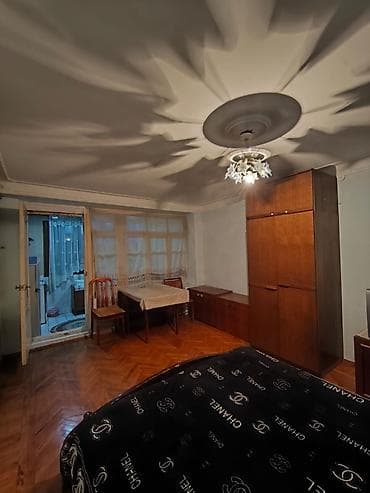 Kirayə otaqlar: 1 otaq 18 kv. mətbəx 7 kv, içində soyuducu, paltaryuyan maşın və — 3