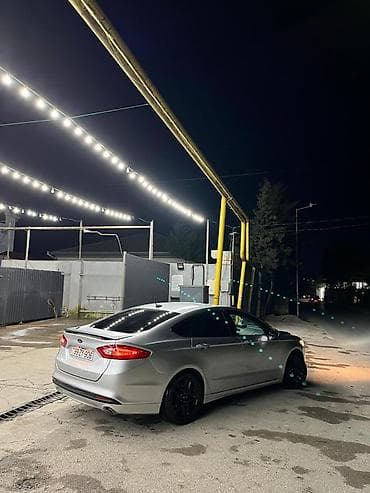 ford masin: Ford Fusion sedan – gümüşü rəng, dövlət nömrə nişanı AZ 99-ZY-906 — 2