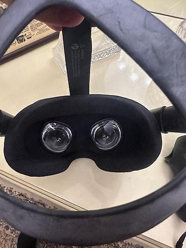 çant: Oculus (Meta) VR dəstı Məhsulun tərkibi: - VR qulaqcığı (başlıq) – — 2