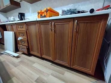 2 ci el kuxna mebeli: Mətbəx mebel dəsti – yenisini yığılır deyə satılır. 4 metr uzunluğunda — 2