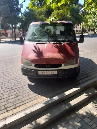 fiat štore 402: Qırmızı rəngli yük mikroavtobusu - Korpus: qapalı furgon tipli kuzov — 1