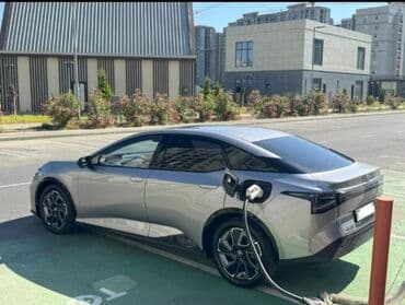 chevrolet azerbaijan satis merkezi: Bu, açıq boz rəngdə, müasir dizaynlı, elektrik mühərrikli bir — 5