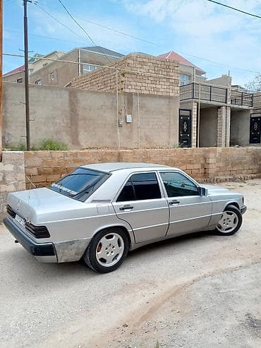 mercedes smart: Mercedes-Benz 190 (W201) sedan - Kuzov: gümüş rəng, 4 qapı, klassik — 4