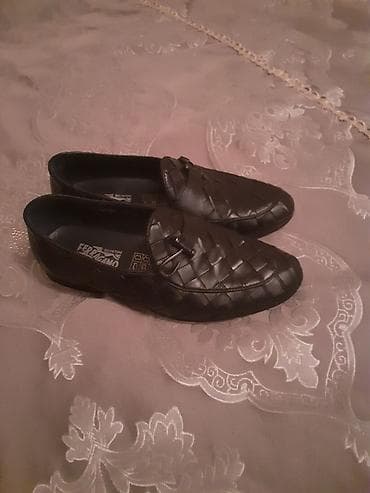 Botinkalar: Gencede satilir ici colu deri Salvatore Ferragamo üslubunda kişilər — 1