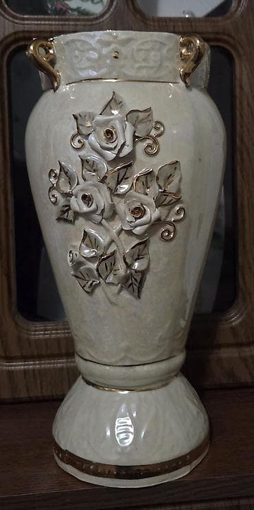 piyon gül: Bir vaza, Keramika — 1