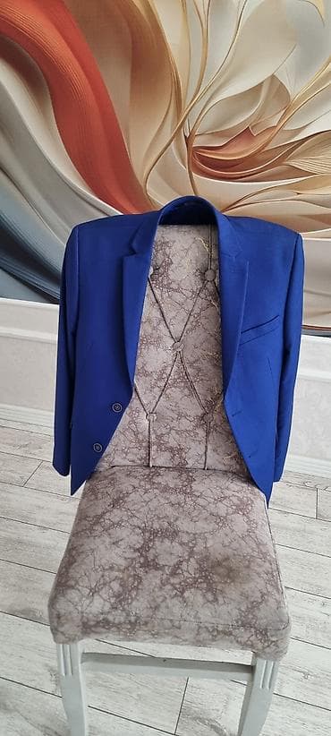 klassik salvar kombinleri: Kişi üçlü kostyum dəsti – elektrik-mavi rəng. 180 manata alınıb,cəmi 1 — 2