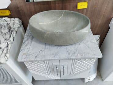 hamam moydadir sederek: Oval formada daş lavabo ilə təchiz olunmuş ağ rəngli rəfli hamam — 2