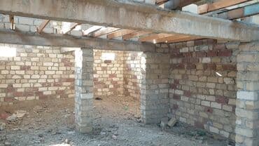 готовые дома продажа: Tikintisi davam edən bu ev, kərpic və daşdan tikilmişdir. Damı artıq — 5