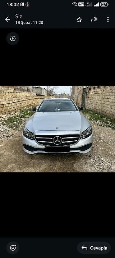 niva şini: Mercedes‑Benz E300 sedan - Kuzov: sedan, gümüşü rəng - Model nişanı — 1
