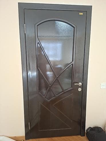 Şüşəli otaq qapısı – tünd qəhvəyi rəng - Material: ağac əsaslı qapı