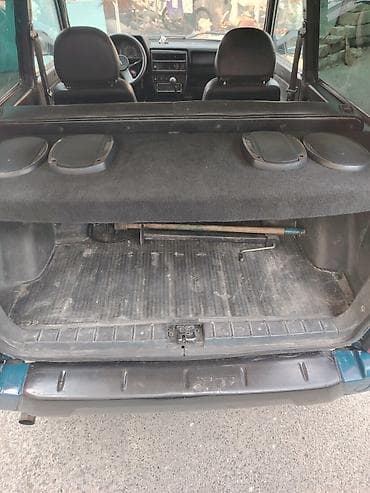 niva wuweleri: LADA 4x4 (Niva) – mavi rəng, 3 qapılı, tam ötürücülü off-road — 3