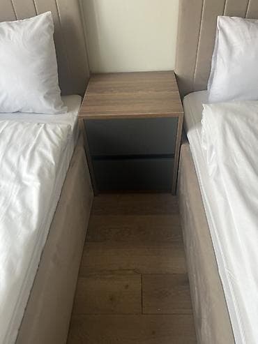 tek taxt: 2 təknəfərlik çarpayı, 2 tumba — 1