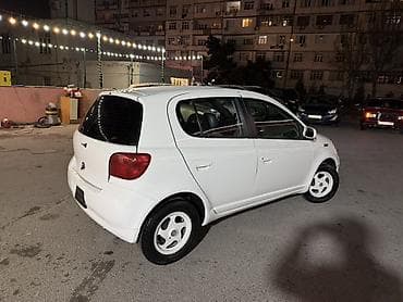 Toyota vitz . Gündəlik sürülən ekonom Avtomobildir xanım tərəfindən — 2