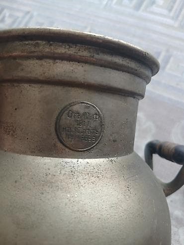 turk samavarı: Antik samovar – metal gövdəli, iki tərəfli taxta saplı, üçayaqlı — 2