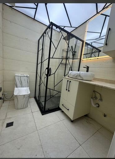 moydadır sederek: Bu dəbli vanna otağı dəsti, müasir dizaynı ilə seçilir. Dəstə güzgülü — 12