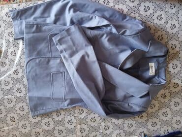 Пиджаки: Açıq mavi rəngli qadın blazeri. Bu blazer iki böyük qapaqlı cibə və ön — 3