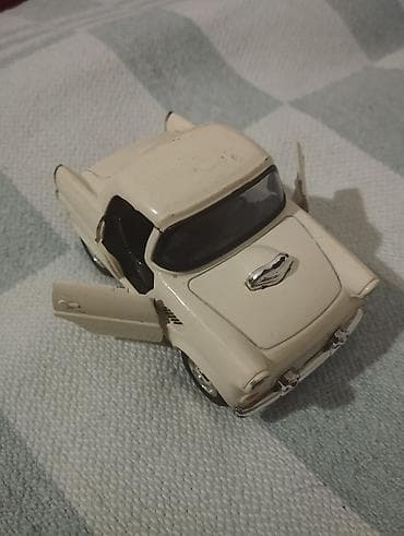 Kolleksiya üçün oyuncaq avtomobil – retro kupe model - Material