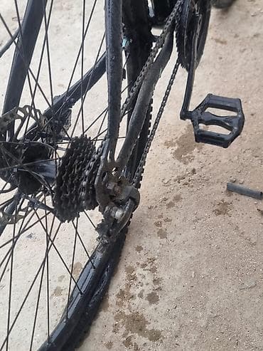 Şəhər velosipedləri: 26 ölçüsü. arxa ve qabağ skors sabitdir. alıcıya yeni tormuz ve roto — 6