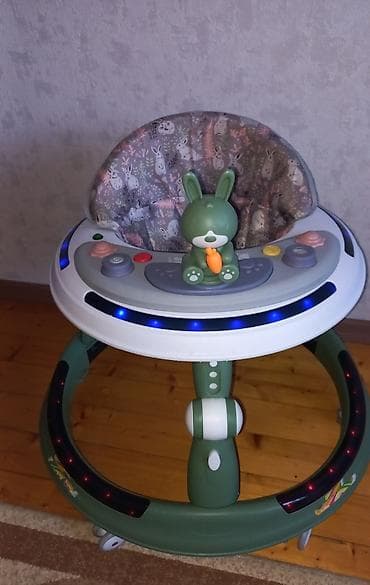 korset satışı: Təcili satılır. Qarşısında iki oyuncağı sınıb başqa heç bir problemi — 2