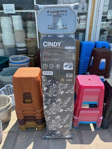 Otaq bitkiləri: Ütü masasi Ütü stolu ferqli dizayn ve ferqli seçimlerde utu utulemek — 2