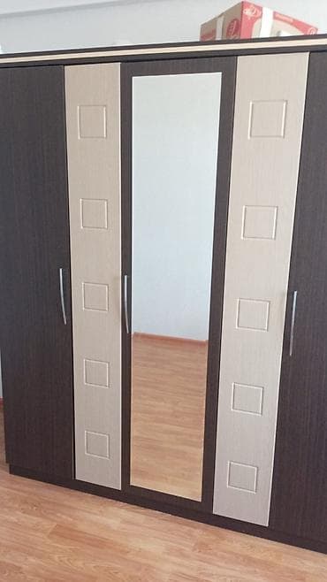 Dolab 4 qapılı əla vəziyyətdedir Qiymət 120 azn qəti endirim yoxdur