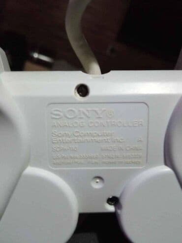 ps5 joystick qiymeti: PS One джойстики оригинал,от Playstation 1 (цена за один 50 azn) В — 2