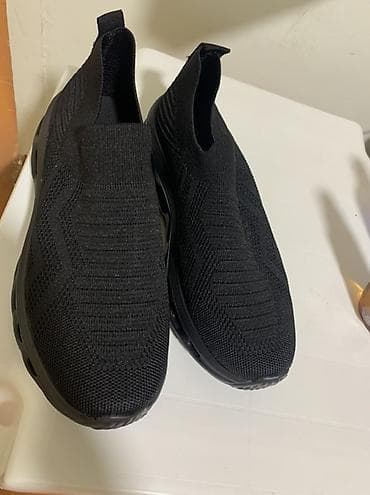 Qara rəngdə slip-on idman ayaqqabısı - Model: bağsız, slip-on - — 1