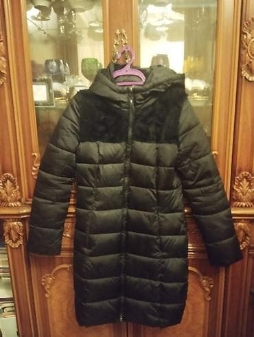 uzun paltolar: Qadınlar üçün uzun qara qış paltosu - Model: kapüşonlu, dizə qədər — 1