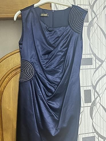 Delvina qadın paltarı - Rəng: tünd göy (navy) - Model: qolsuz, qapalı lalafo.az -da Delvina qadın paltarı - Rəng: tünd göy (navy) - Model: qolsuz, qapalı